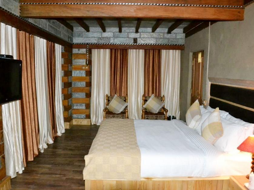 Hotel Shobla Kaathkuni Royale Kulu Exterior foto